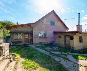 Slnečný 3i rodinný dom s potenciálom , 433m2, Horné Ladce
