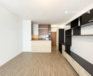 Na predaj zrekonšt. garzonka s krásnym výhľadom, 32m2, TN