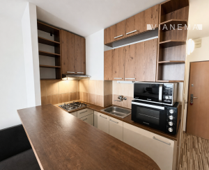 Na predaj zrekonšt. garzonka s krásnym výhľadom, 32m2, TN