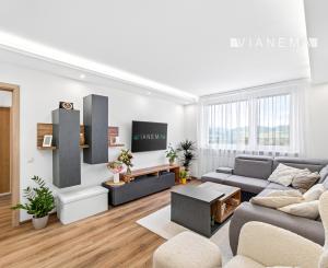 Krásny 3i byt, 68m2, rekonštrukcia, balkón, výhľady - Nemšová