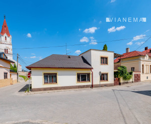 Rozsiahly rodinný dom s garážou + útulný apartmán Gelnica 🏡