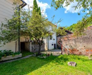 Rozsiahly rodinný dom s garážou + útulný apartmán Gelnica 🏡