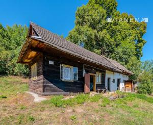 Pôvodná drevenica v prírodnom prostredí - Púchov, Hoštiná