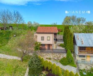 Útulná chatka s pozemkom 711 m² v Nemšovej – Ľuborča