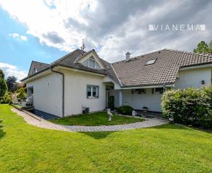 Priestranná vila pre rodinný život aj oddych – Zamarovce