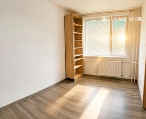 Svetlý 1,5 izbový byt s loggiou - Sídlisko Mladosť, Medzev