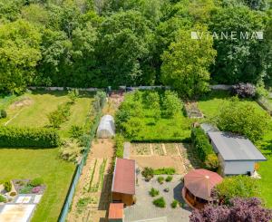 Dom pod lesom | Moravany n/V | 250 m² | pozemok 1 800 m²
