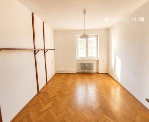 Priestranný 3i byt priamo oproti Tipos aréne v Ružinove!