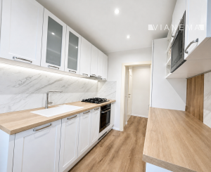 Priestranný 3-izbový byt na predaj, v centre Beluše, 68m2