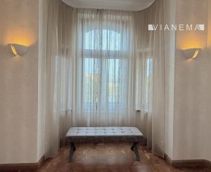 Na prenájom luxusný 3,5-izbový byt s parkovaním, Staré mesto