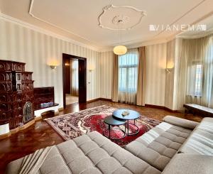 Na prenájom luxusný 3,5-izbový byt s parkovaním, Staré mesto