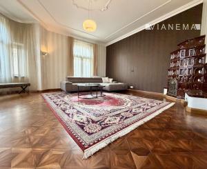 Na prenájom luxusný 3,5-izbový byt s parkovaním, Staré mesto