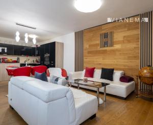 Pekný 4i byt s dvomi terasami po kompletnej rekonštrukcii, slepá ulica, 141,4 m²!