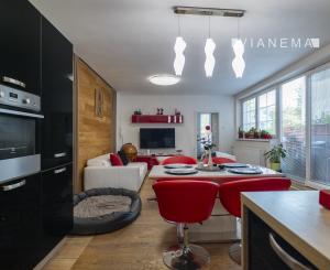 Pekný 4i byt s dvomi terasami po kompletnej rekonštrukcii, slepá ulica, 141,4 m²!