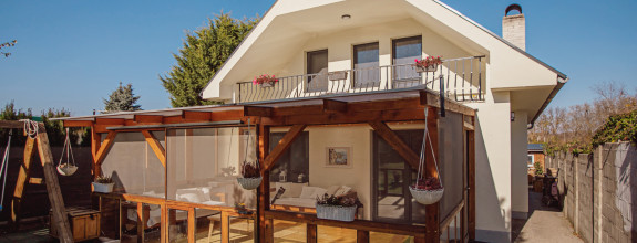 NA PREDAJ! Zrekonštruovaný rodinný dom v Ivanke pri Dunaji