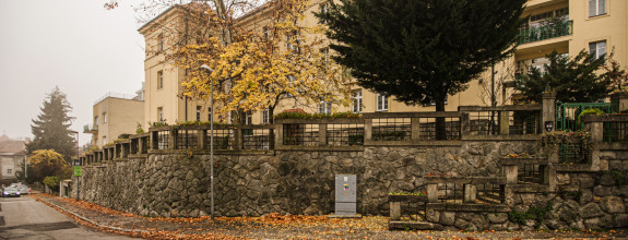 IBA U NÁS! Staromestský 2i byt v pôv. stave,83 m², Holubyho.