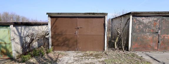 PREDAJ: Samostatne stojaca betónová garáž - Martin.