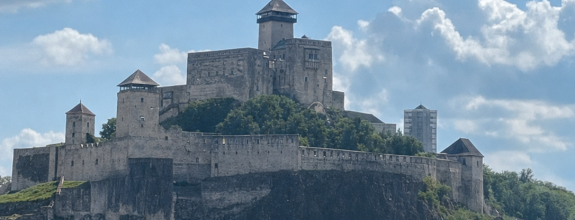Na predaj 3i byt čiastočne prerobený, Nábrežná ul.78m2, TN