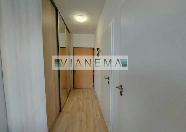 IBA U NÁS! Exkluzívne ponúkame 1-izb. byt s parkovaním, Slovenský Grob