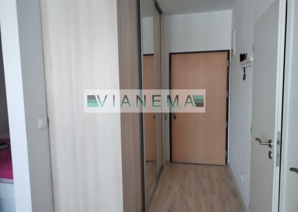 IBA U NÁS! Exkluzívne ponúkame 1-izb. byt s parkovaním, Slovenský Grob