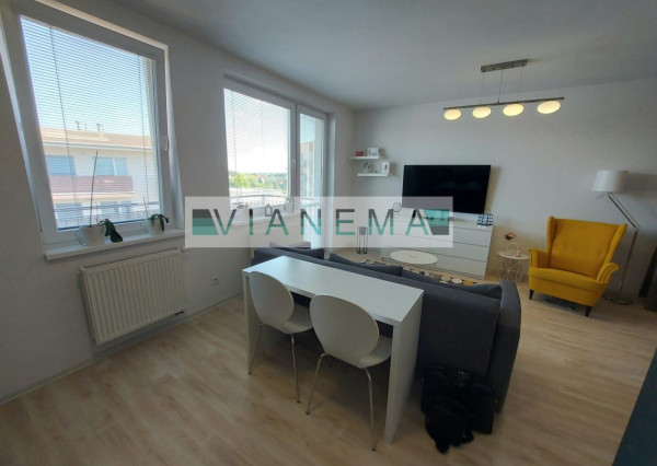 IBA U NÁS! Exkluzívne ponúkame 1-izb. byt s parkovaním, Slovenský Grob