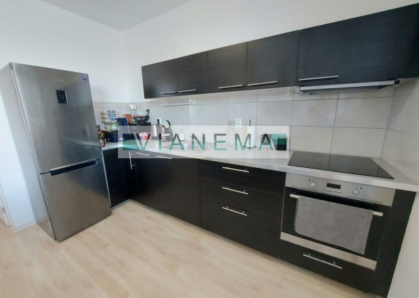 IBA U NÁS! Exkluzívne ponúkame 1-izb. byt s parkovaním, Slovenský Grob