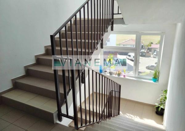 IBA U NÁS! Exkluzívne ponúkame 1-izb. byt s parkovaním, Slovenský Grob