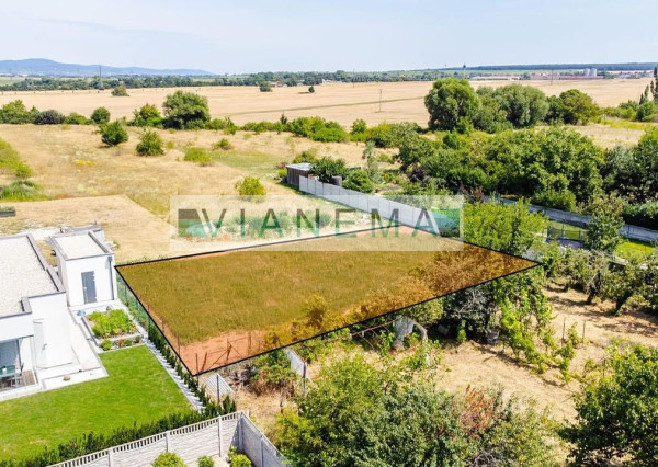 IBA U NÁS! Ponúkame stavebný pozemok, Slovenský Grob