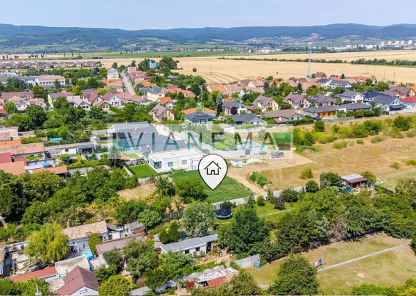 IBA U NÁS! Ponúkame stavebný pozemok, Slovenský Grob