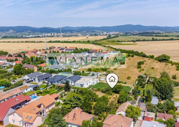 IBA U NÁS! Exkluzívne ponúkame stavebný pozemok, Slovenský Grob