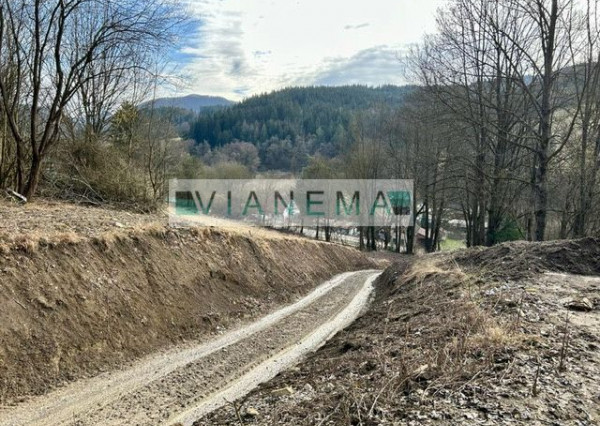 IBA U NÁS! Ponúkame atraktívny stavebný pozemok, Predmier