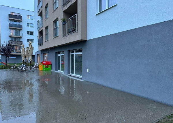 Exkluzívne na prenájom obchodný priestor, Rezidencia N.Bytča