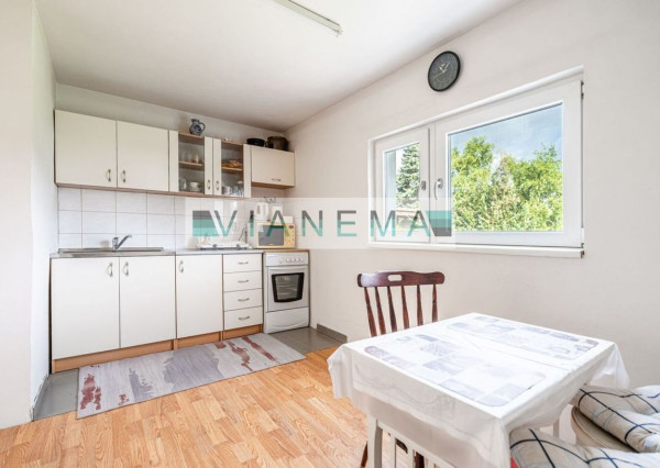 IBA U NÁS! Exkluzívne ponúkame murovanú chatu v obci Lozorno