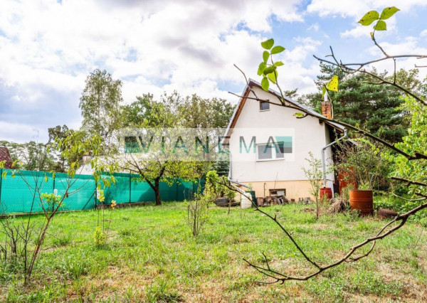 IBA U NÁS! Exkluzívne ponúkame murovanú chatu v obci Lozorno