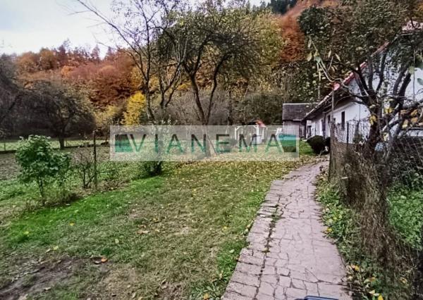 REZERVOVANÝ Exkluzívne ponúkame víkendový dom  Zubák