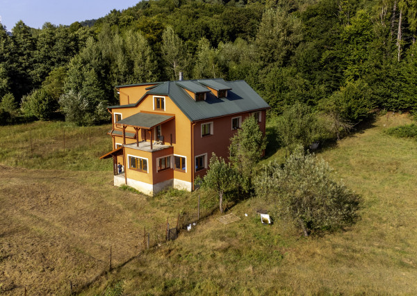Na predaj Rodinná Vila s rozsiahlym pozemkom na samote