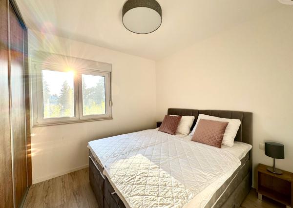 IBA U NÁS! Zariadený 3-izbový apartmán s parkovaním Vila Ugljan