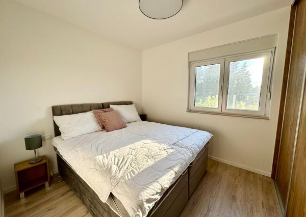 IBA U NÁS! Zariadený 3-izbový apartmán s parkovaním Vila Ugljan