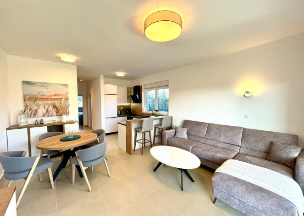 IBA U NÁS! Zariadený 3-izbový apartmán s parkovaním Vila Ugljan