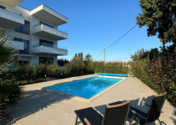 IBA U NÁS! Zariadený 3-izbový apartmán s parkovaním Vila Ugljan