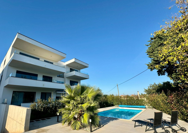 IBA U NÁS! Zariadený 3-izbový apartmán s parkovaním Vila Ugljan