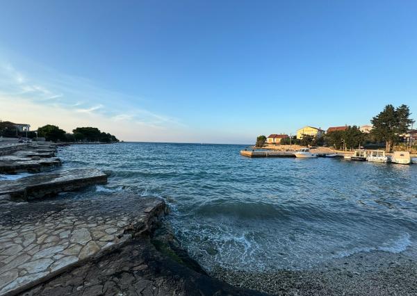 IBA U NÁS! Zariadený 3-izbový apartmán s parkovaním Vila Ugljan