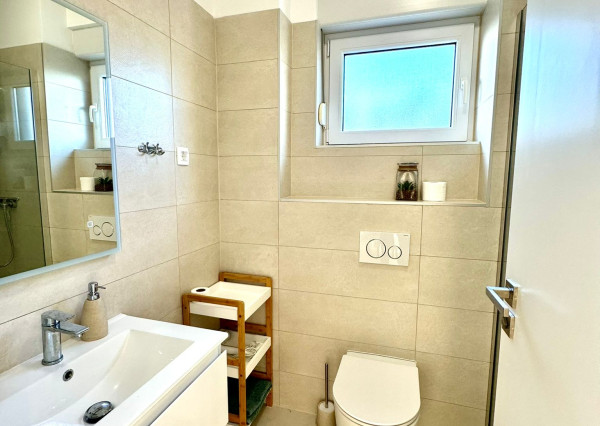 IBA U NÁS! Zariadený 3-izbový apartmán s parkovaním Vila Ugljan