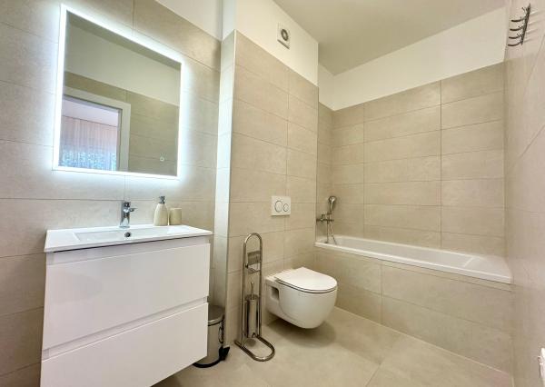 IBA U NÁS! Zariadený 4-izbový apartmán s parkovaním Vila Ugljan