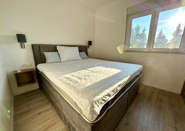 IBA U NÁS! Zariadený 4-izbový apartmán s parkovaním Vila Ugljan