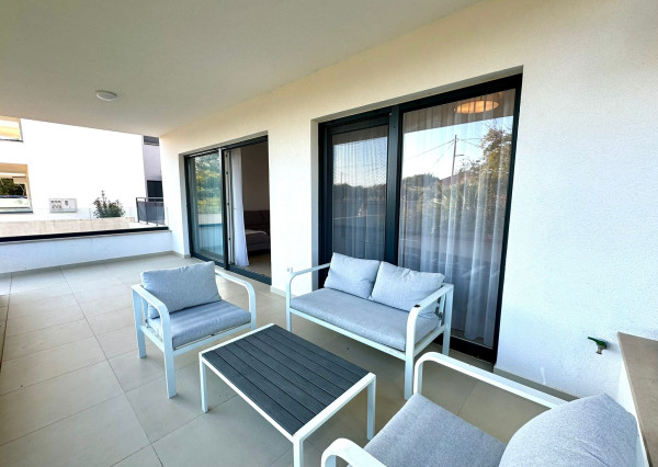 IBA U NÁS! Zariadený 4-izbový apartmán s parkovaním Vila Ugljan