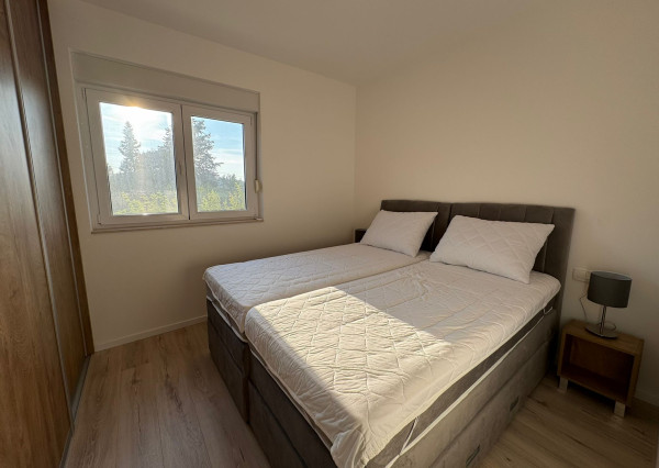 IBA U NÁS! Zariadený 4-izbový apartmán s parkovaním Vila Ugljan