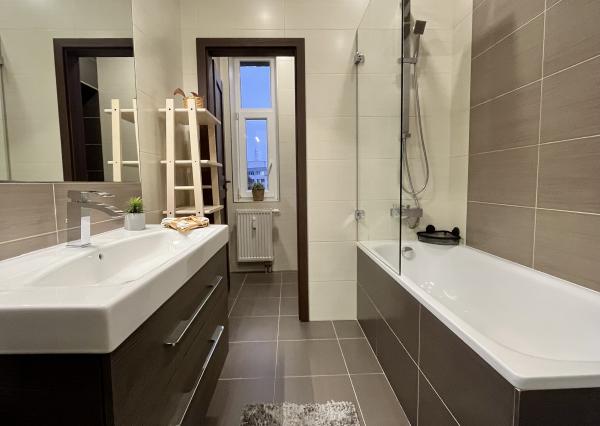 PRENAJATÉ - Na prenájom 2-izbový byt s parkovaním Bratislava-Staré Mesto