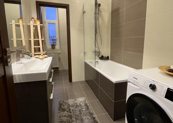 PRENAJATÉ - Na prenájom 2-izbový byt s parkovaním Bratislava-Staré Mesto