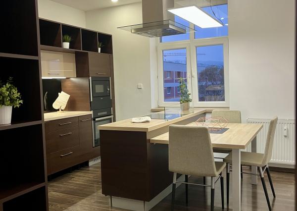 PRENAJATÉ - Na prenájom 2-izbový byt s parkovaním Bratislava-Staré Mesto